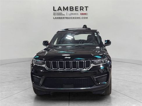 Used 2024 Jeep Grand Cherokee Laredo X w/ Luxury Tech Group I image 8