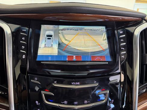 Used 2020 Cadillac Escalade Luxury w/ Escalade Sport Edition image 29