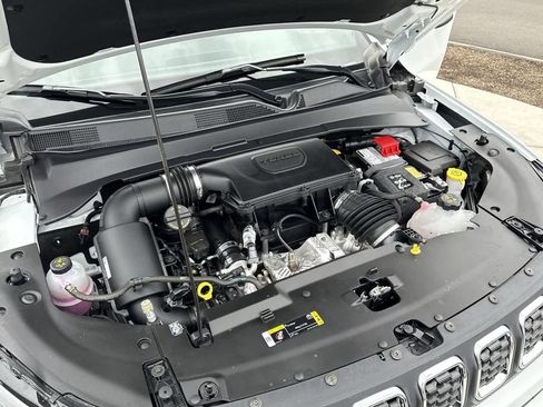 Used 2025 Jeep Compass Sport image 7