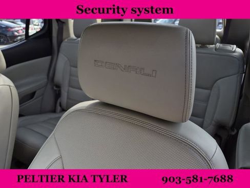 Used 2017 GMC Acadia Denali w/ Technology Package image 27