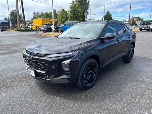 Used 2025 Chevrolet Trax ACTIV w/ Driver Confidence Package FWD image 1