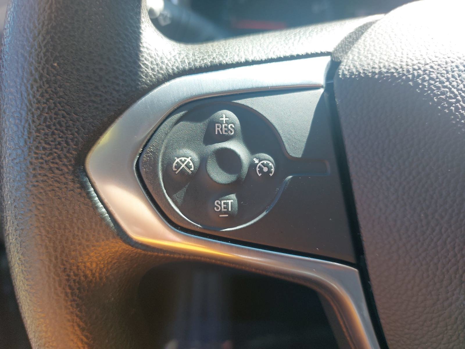 Used 2021 Chevrolet Traverse LS FWD image 16