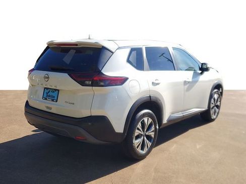 Used 2023 Nissan Rogue SV image 4