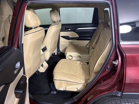 Used 2018 Toyota Highlander XLE AWD/4WD image 30