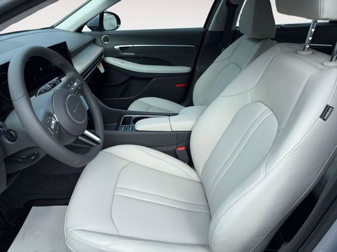 New 2025 Hyundai Sonata Limited image 13