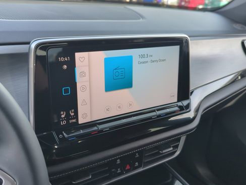 Certified 2024 Volkswagen Atlas Cross Sport SE image 26