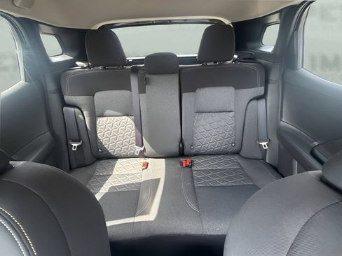 Used 2025 Nissan Kicks SV AWD/4WD image 7