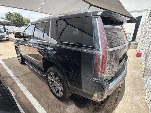Used 2018 Cadillac Escalade Luxury RWD image 4