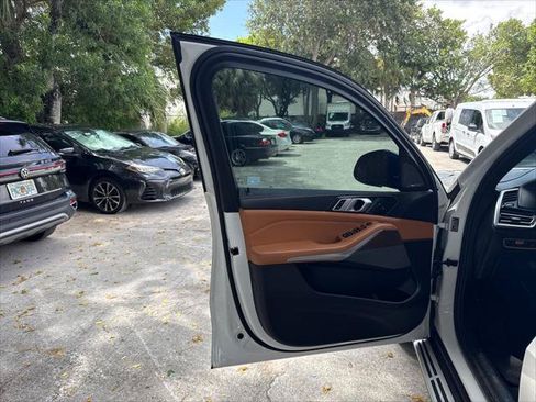 Used 2019 BMW X5 xDrive50i w/ Executive Package AWD/4WD image 27