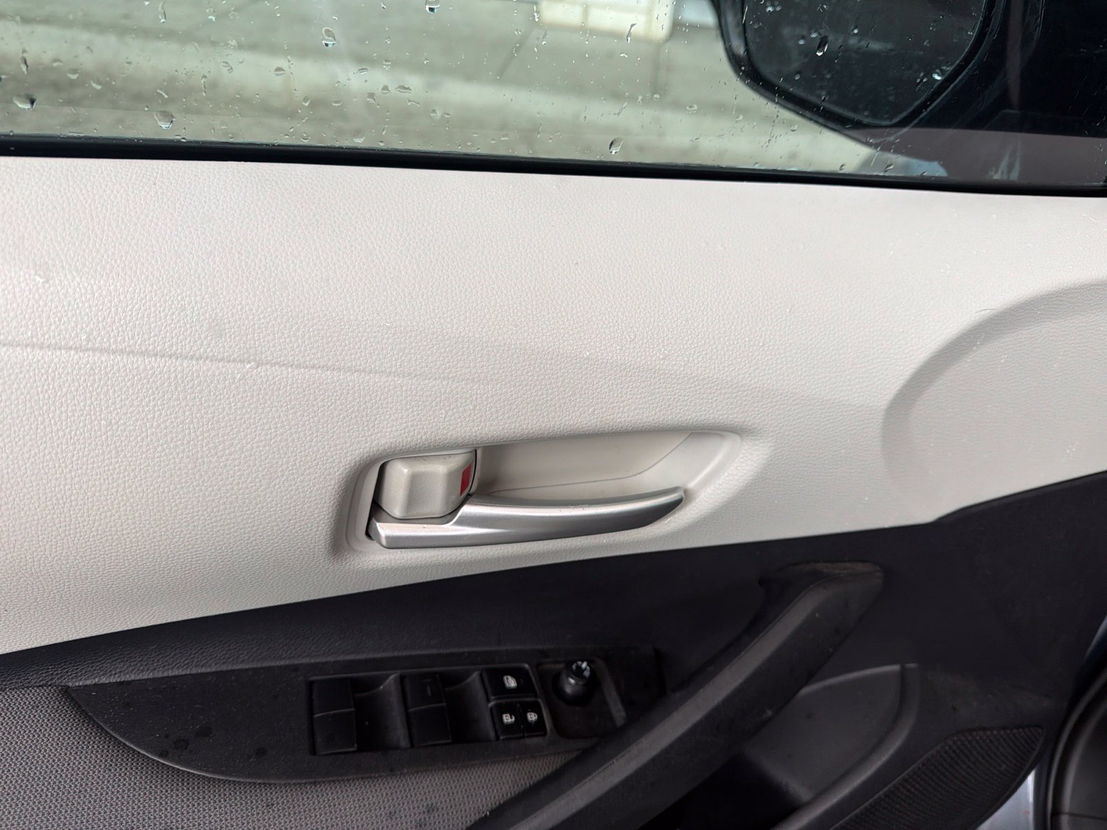 Used 2021 Toyota Corolla LE FWD image 5