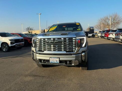 Used 2024 GMC Sierra 2500 Denali w/ Max Trailering Package image 2