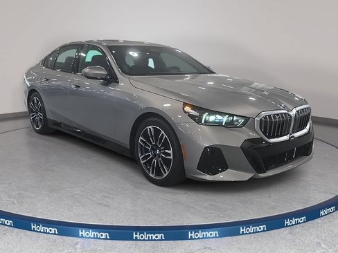Used 2026 BMW 530i w/ M Sport Package RWD image 4