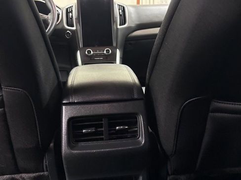 Used 2021 Ford Edge SE FWD image 18