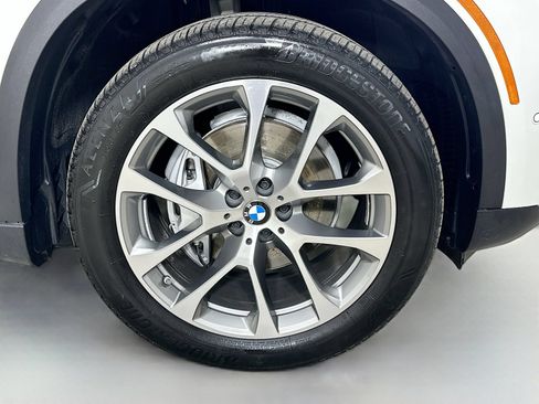 Used 2024 BMW X5 xDrive40i w/ Parking Assistance Package AWD/4WD image 10
