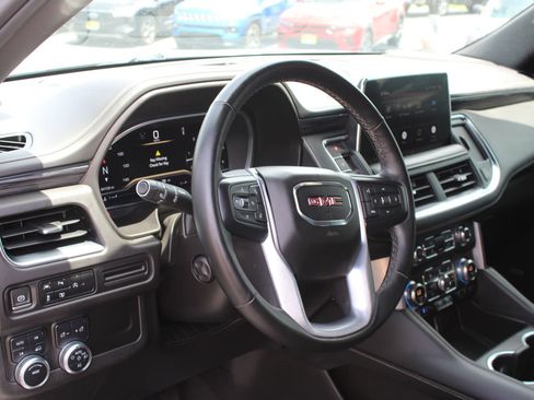 Used 2023 GMC Yukon XL SLT w/ SLT Premium Package AWD/4WD image 11