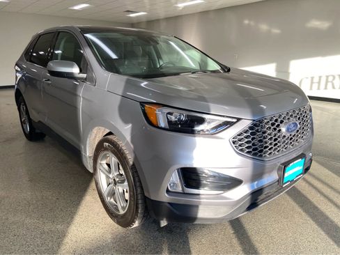 Used 2023 Ford Edge SEL w/ Convenience Package image 3