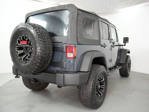 Used 2018 Jeep Wrangler Unlimited Sport AWD/4WD image 9