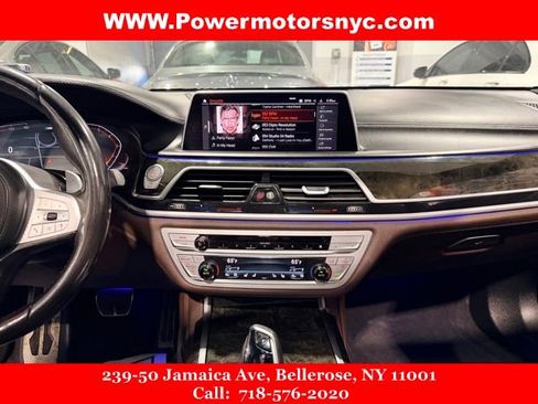 Used 2021 BMW 750i xDrive w/ Executive Package image 25