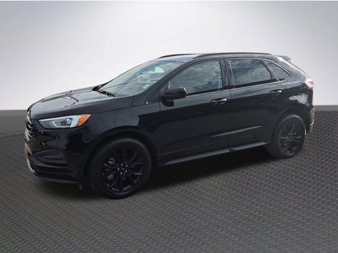 Used 2024 Ford Edge SE w/ Black Appearance Package image 2