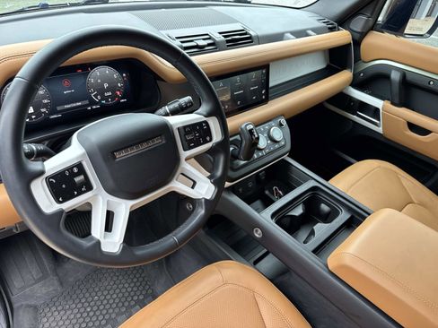 Used 2024 Land Rover Defender 110 S image 22