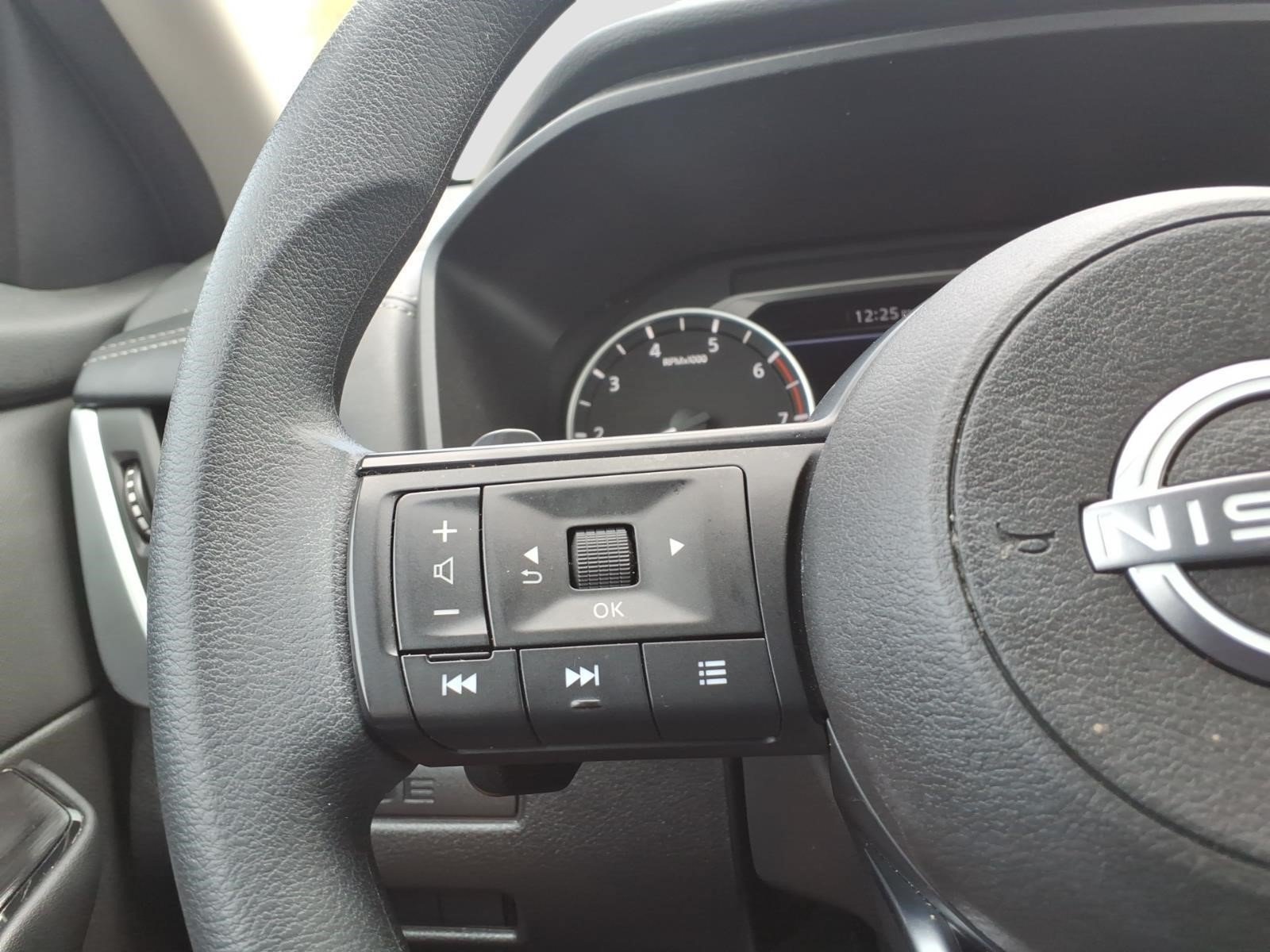 Used 2024 Nissan Rogue S AWD/4WD image 23