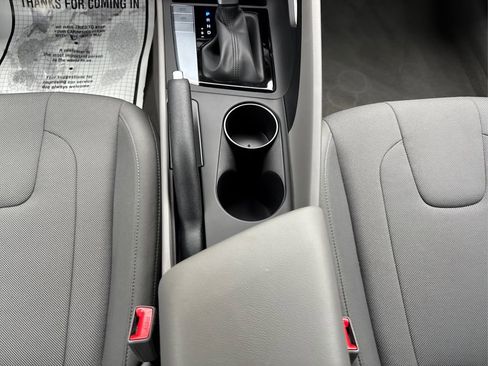 Certified 2025 Hyundai Elantra SE image 19