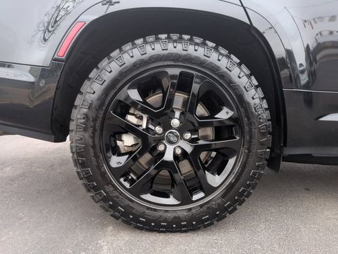 Used 2025 Land Rover Defender 130 Outbound image 27