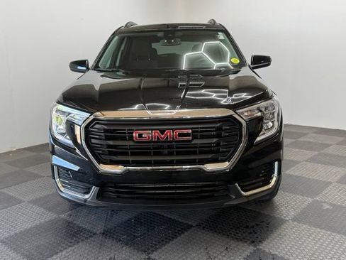 Used 2023 GMC Terrain SLE w/ Driver Convenience Package FWD image 4