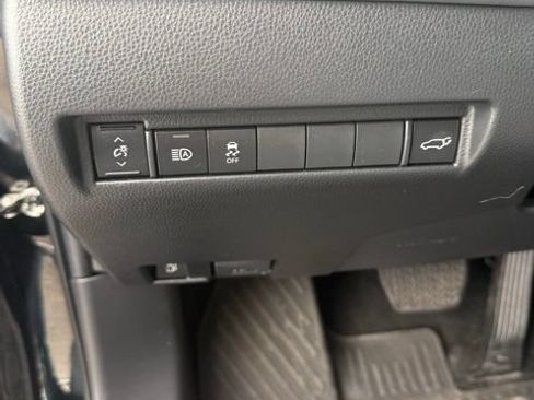 Certified 2023 Toyota Venza LE AWD/4WD image 16