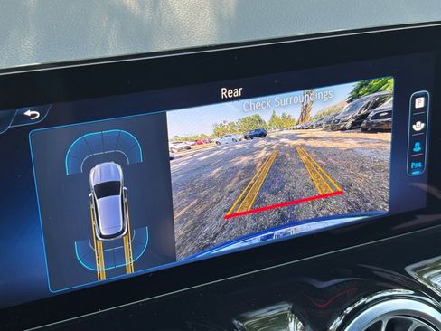 Used 2025 Mercedes-Benz GLA 250 4MATIC image 17