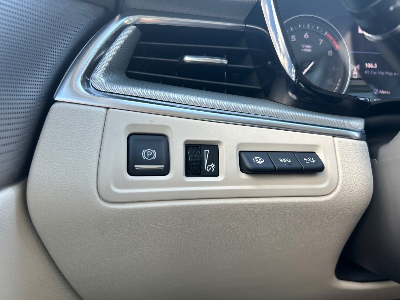 Used 2021 Cadillac XT5 Premium Luxury FWD image 15