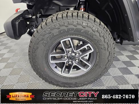 New 2025 Jeep Gladiator Mojave image 9