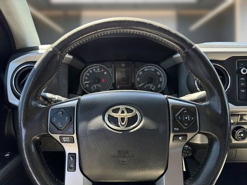 Used 2017 Toyota Tacoma SR5 AWD/4WD image 18