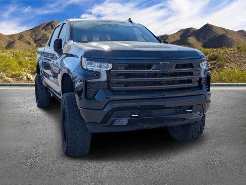 Used 2022 Chevrolet Silverado 1500 High Country w/ High Country Premium Package AWD/4WD image 3