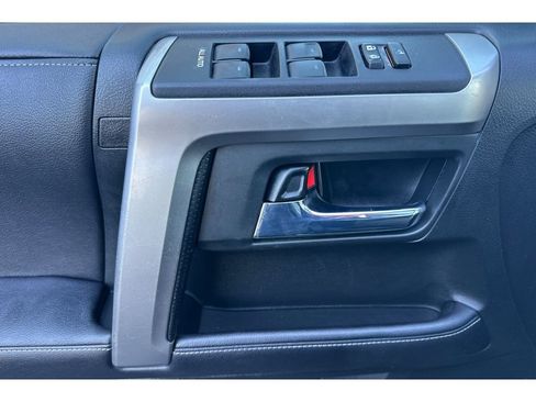 Used 2018 Toyota 4Runner SR5 Premium image 11