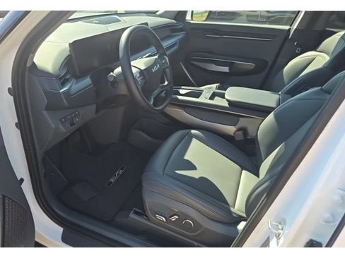 Used 2024 Kia EV9 Light Long Range RWD image 5