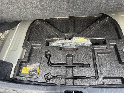 Used 2012 Toyota Camry LE image 10