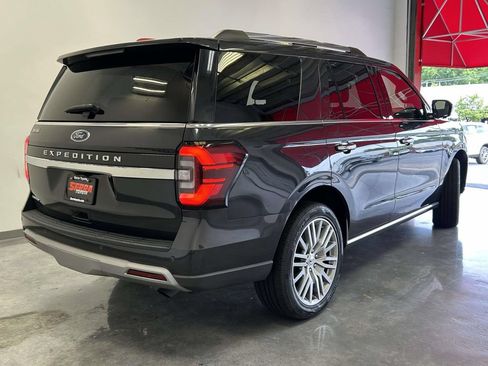Used 2024 Ford Expedition Limited RWD image 3