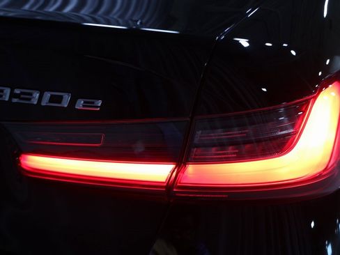 Certified 2023 BMW 330e xDrive w/ Convenience Package image 6