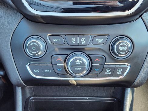 Used 2019 Jeep Cherokee Limited image 23