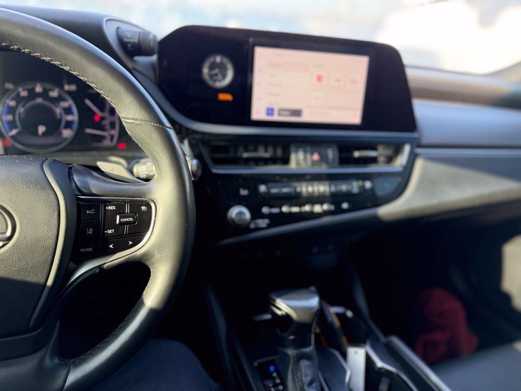 Used 2024 Lexus ES 300h w/ Premium Package FWD image 8