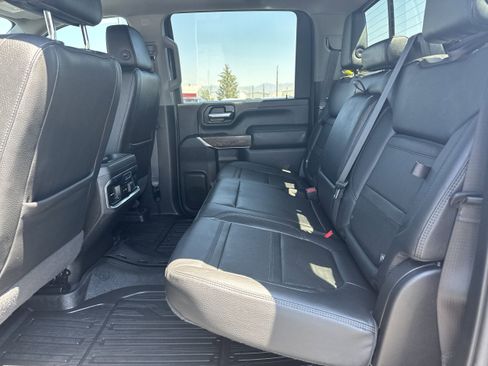 Used 2023 GMC Sierra 2500 Denali w/ Denali Ultimate Package AWD/4WD image 9