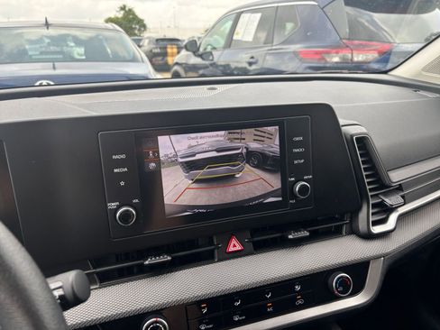 Used 2025 Kia Sportage LX image 23