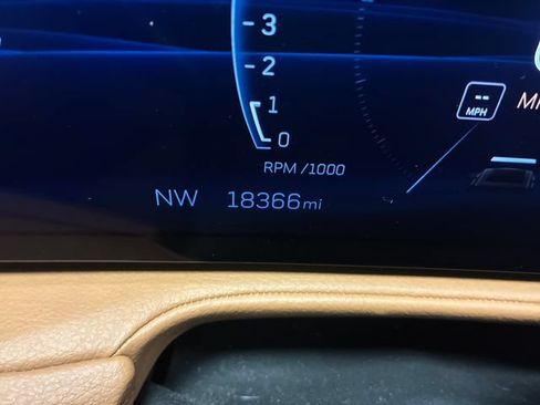 Used 2024 Cadillac XT4 Premium Luxury w/ Active Safety Package FWD image 17