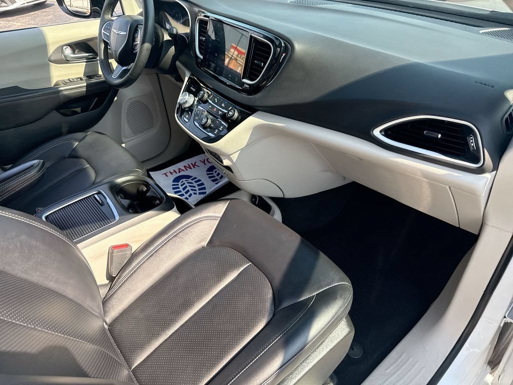 Used 2024 Chrysler Pacifica Touring-L FWD image 31