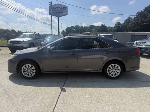Used 2012 Toyota Camry LE FWD image 4