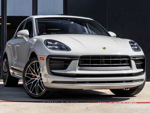 Certified 2022 Porsche Macan S AWD/4WD image 6