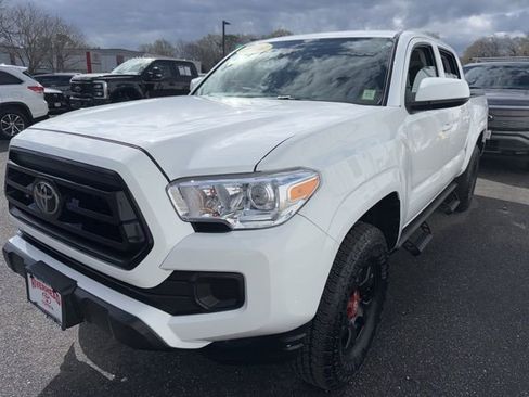 Used 2020 Toyota Tacoma SR image 1