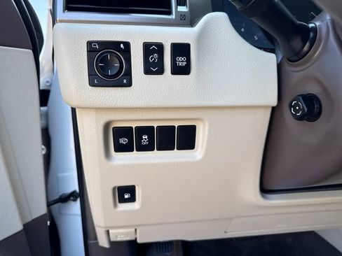 Used 2018 Lexus GX 460 Premium w/ Premium Package AWD/4WD image 37