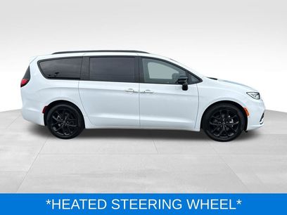 New 2026 Chrysler Pacifica Limited w/ S Appearance Package
